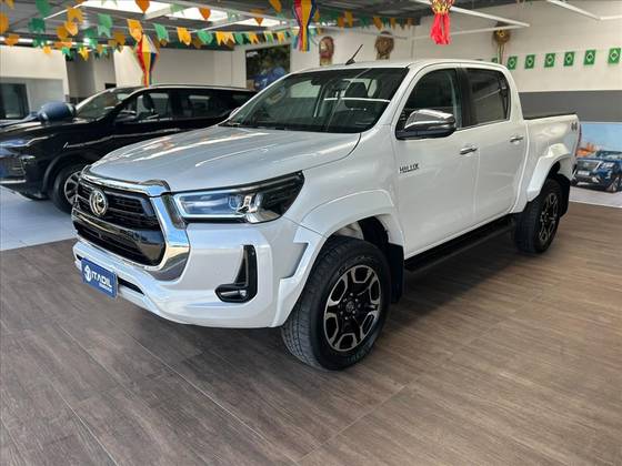 TOYOTA HILUX 2.8 D-4D TURBO DIESEL CD SRX 4X4 AUTOMÁTICO TOYOTA HILUX 2.8 D-4D TURBO DIESEL CD SRX 4X4 AUTOMÁTICO
